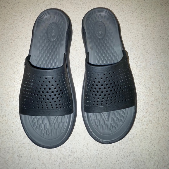 🔵3/$15 Unisex Black Crocs Slides - Picture 1 of 5